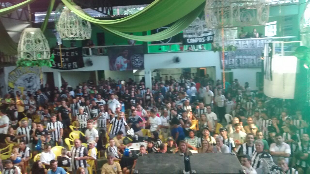 Ídolo do Botafogo esteve em Nova Friburgo (Foto: Vinicius Gastin)