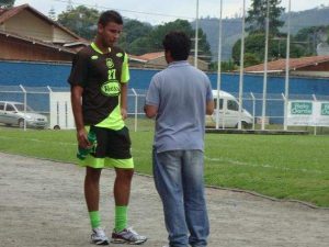 Roberto Junior atuou durante a Série B de 2017 com a camisa do Friburguense (Foto: Arquivo/Friburguense)